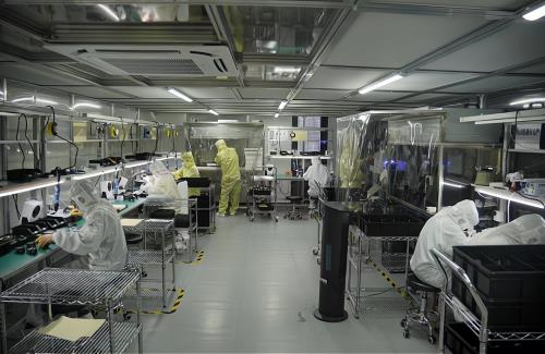 投影巨头大眼橙跨界AI眼镜 双赛道布局开启品牌新篇章